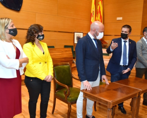 Un momento de la firma del acuerdo por el que la Diputación de Albacete le cede el uso de su Plataforma de Administración Electrónica, Sedipual ...