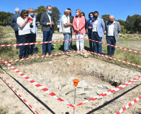 Uno de los directores de los trabajos de excavación explica los pormenores del Yacimiento de 'La Graja', en Higueruela