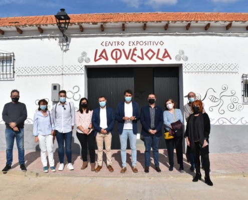 Foto de familia de la inauguración del Centro de Interpretación del yacimiento íbero de La Quéjola