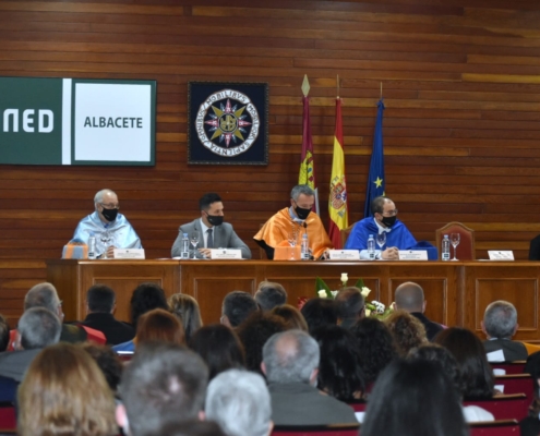 El diputado provincial de Educación, Miguel Zamora, en el acto de apertura del curso académico junto al vicerrector de Centros de la UNED, Jesú ...