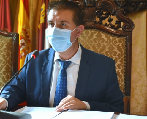 El presidente de la Diputación, Santi Cabañero, durante el Pleno