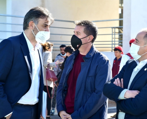 El presidente de la Diputacion, Santi Cabañero, junto al secretario de Estado de Migraciones, Jesús Perea, y el alcalde de Albacete, Emilio Sáez