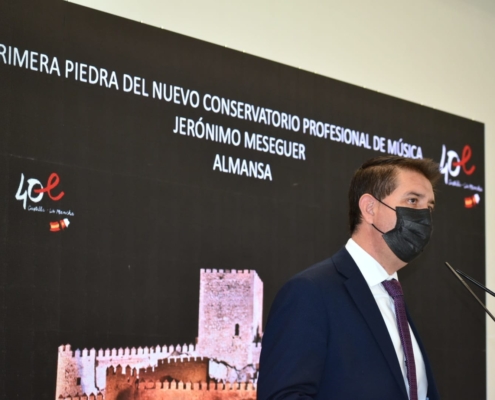 El presidente de la Diputación interviene en el acto oficial de puesta de la Primera Piedra del Conservatorio de Almansa