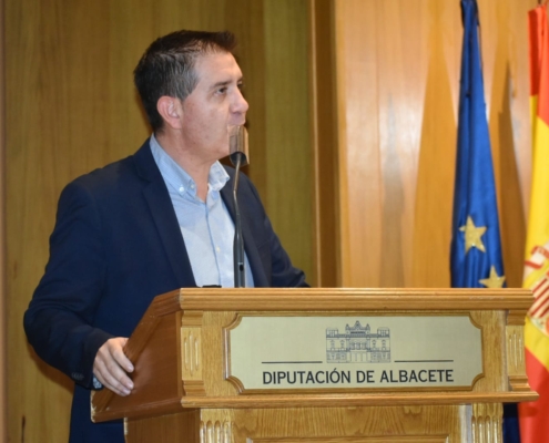 El presidente provincial, Santi Cabañero, durante su intervención en los Premios Albacetenses Distinguidos