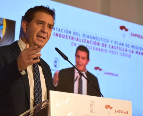 El presidente provincial, Santi Cabañero, durante su intervención en la presentación del Diagnóstico y el Plan de Medidas para la Industrializ ...