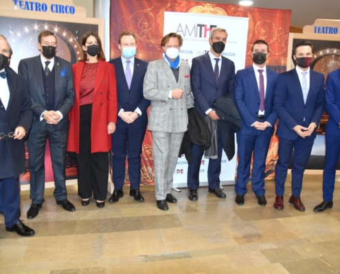 El presidente provincial, Santi Cabañero, junto al diputado de Cultura, Miguel Zamora, y concejales del Ayuntamiento (Vicente Casañ, José Gonz...