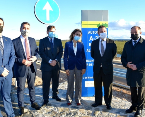 Foto de familia de la inauguración de la Circunvalación Sur de Albacete