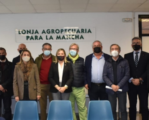 Foto de familia de la presentación de la Mesa del Pistacho