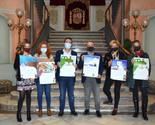 Foto de familia de la presentación del Calendario solidario de AFANION 2022