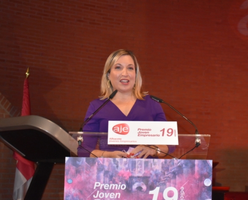 La vicepresidenta provincial, Amparo Torres, durante su intervención en los 19º Premios Joven Empresario de AJE