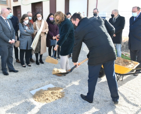 El presidente de la Diputación, Santi Cabañero, participa en la puesta de la Primera Piedra del Conservatorio de Almansa