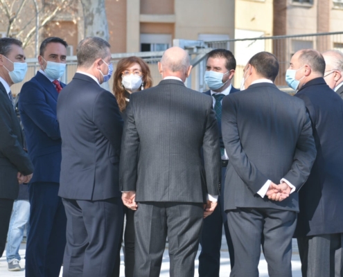 El presidente provincial, Santi Cabañero, conversa con el resto de autoridades que han asistido a la inauguración de la 'Ciudad de la Justicia d ...