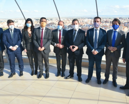 El presidente provincial y el presidente regional, junto al alcalde de Albacete, a los consejeros de Agricultura y de Fomento, a la vicepresidenta ...