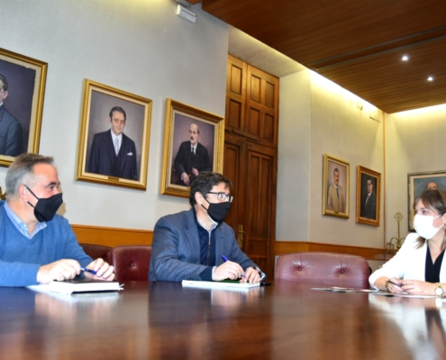 Encuentro entre la vicepresidenta responsable del área medioambiental en la Diputación y representantes de GEACAM