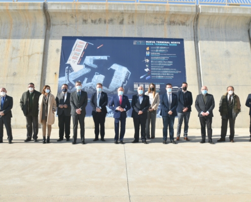 Foto de familia de la delegación albacetense en su visita a Puerto de Valencia