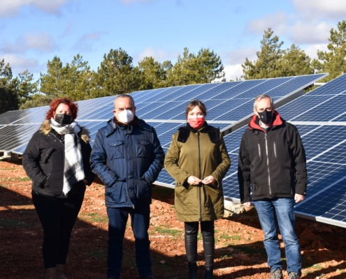 La Diputación de Albacete impulsa en Vianos una instalación pionera de energía solar fotovoltaica para garantizar el abastecimiento de agua pot ...