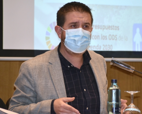 Plano medio del presidente durante la presentación del proyecto definitivo de Presupuestos 2022 de la Diputación de Albacete