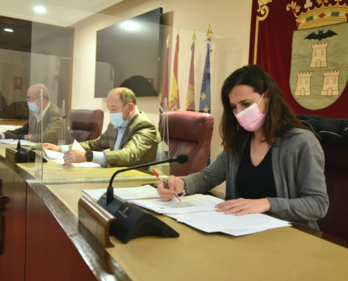 Imagen de la diputada de Turismo durante la constitución del Consejo Rectos Consorcio Museo Municipal de la Cuchillería de Albacete