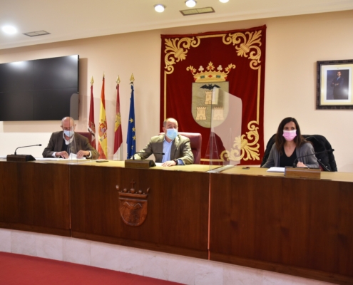 Imagen de la diputada de Turismo durante la constitución del Consejo Rectos Consorcio Museo Municipal de la Cuchillería de Albacete