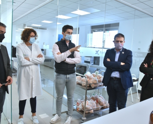 El presidente de la Diputación durante su visita a Ferlabs