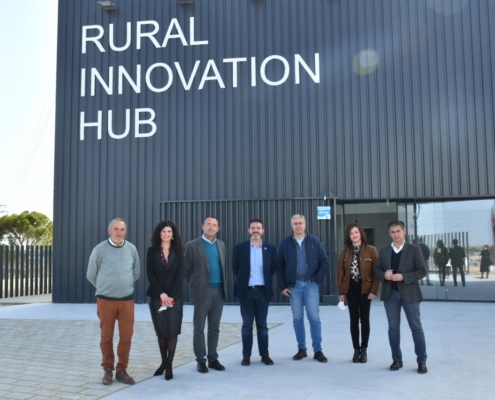 El presidente de la Diputación durante su visita a Rural Innovation HUB