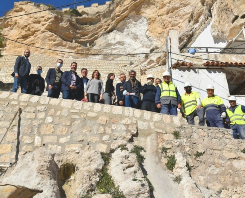 Cabañero y Tierraseca visitan las obras de recuperación y revitalización del Conjunto Histórico de Alcalá del Júcar