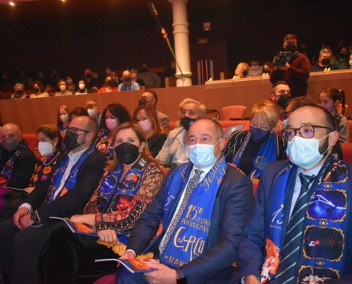 El vicepresidente provincial, Fran Valera, junto al resto de autoridades disfruta de la Gala Don Quijote en el Teatro Circo