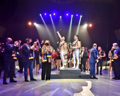 El presidente provincial, Santi Cabañero, y el alcalde de Albacete, Emilio Sáez, entregan el Quijote de Oro en el escenario del Teatro Circo, ac ...