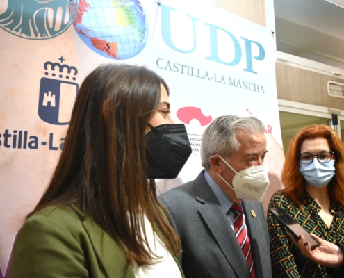 Imagen durante la atención a la prensa en la Asamblea Regional de la UDP