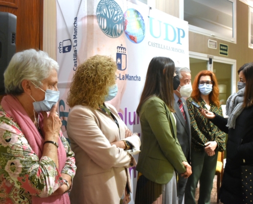 Imagen durante la atención a la prensa en la Asamblea Regional de la UDP