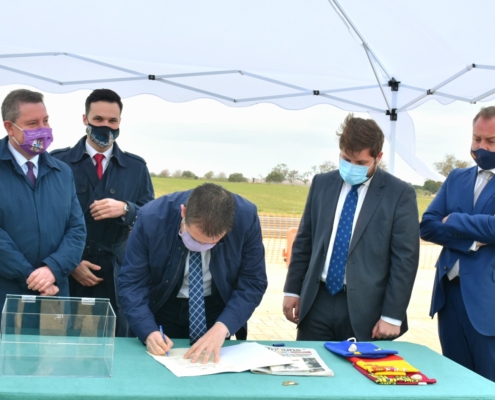 El presidente de la Diputación firma acta de la primera piedra del polígono Cuesta Blanca de Tarazona