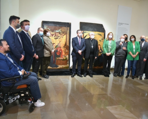 Foto de familia en la presentación de la restauración de las tablas de Juan de Borgoña