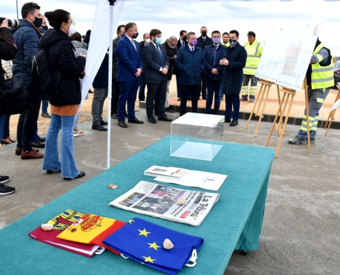 Plano general durante las explicaciones del proyecto del polígono Cuesta Blanca de Tarazona