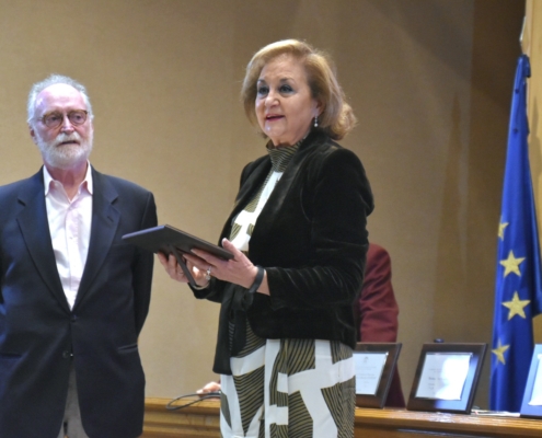 La madre de Ana Céspedes recoge el premio otorgado a su hija