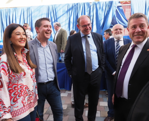 El presidente de la Diputación de Albacete junto al presidente de CLM, el alcalde de Almansa, la directora del Instituto de la Mujer de CLM y el  ...