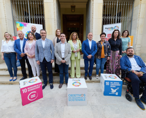 'Foto de Familia' previa a las Jornadas de la Red de Entidades Locales para la Agenda 2030 de la FEMP celebradas en la Diputación de Albacete