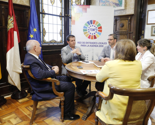 Reunión de trabajo del presidente de la Diputación, el SG de la FEMP y representantes de la Red de Entidades Locales para la Agenda 2030 en su v ...