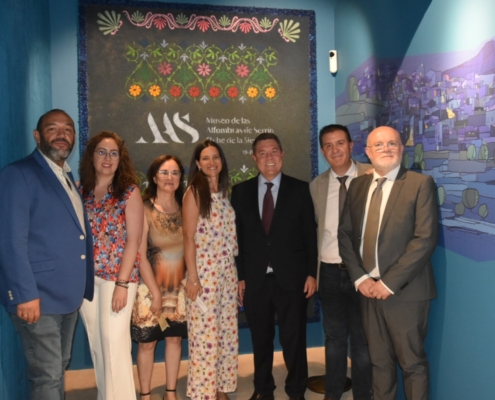 Cabañero subraya que el Museo de las Alfombras de Serrín de Elche de la Sierra es un referente nacional e internacional del arte efímero y cont ...