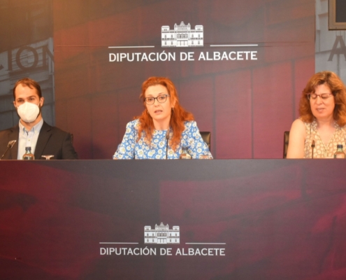 La diputada de Servicios Sociales, Juani García, junto al director de la ONCE en Albacete, Javier Álvaro, y a la consejera territorial en CLM, C ...