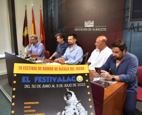 Los Protagonistas de 'El Festivalaco del Humor' en la sala de prensa del Palacio Provincial en la presentación del evento