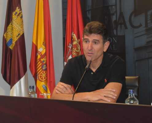 Abraham Olano durante su intervención en la rueda de prensa