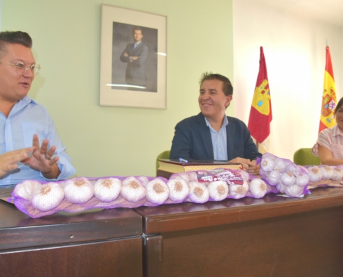 El presidente de la Diputación en el Plenario del Ayuntamiento de Balazote junto al alcalde de la localidad y a la vicepresidenta provincial