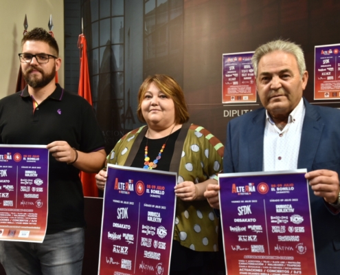 'Foto de familia' con el cartel del Alterna Festival 2022 de El Bonillo