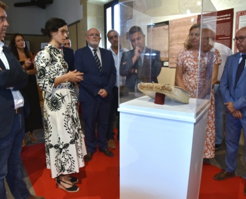 Un momento de la visita a la exposición inaugurada con motivo del segundo de los tres centenarios que Chinchilla de Montearagón celebra en este 2022