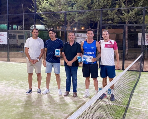 El presidente de la Diputación, Santi Cabañero, y el diputado de Deportes, Dani Sancha, junto a los ganadores en categoría Local