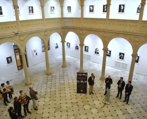 Foto de archivo del claustro del CC La Asunción durante la presentación de una exposición