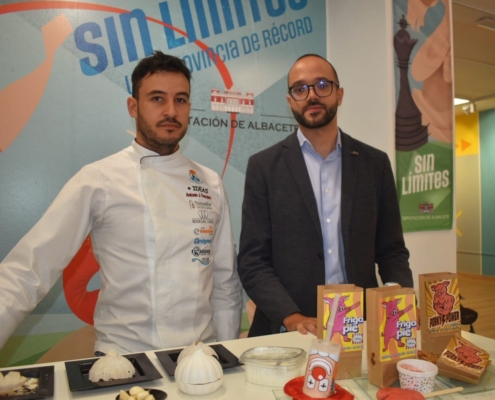 El ‘Show Cooking’ del stand de Diputación abre sus puertas en la Feria de Albacete con los ‘platos trampantojos’ del chef Antonio Gonzál ...