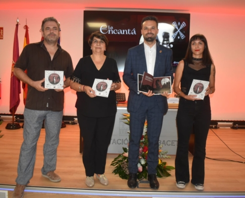 La leyenda de ‘La Encantá’ de Munera ‘cobra vida’ en el stand de la Diputación de Albacete en forma de libro ilustrado