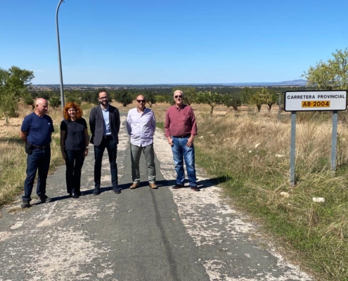 El vicepresidente de la Diputación, Fran Valera, junto a la alcaldesa y los ediles de Balsa de Ves