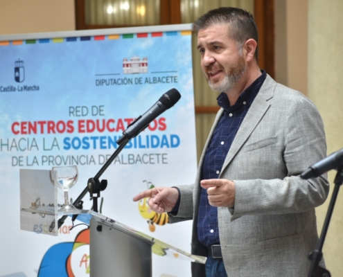 Foto de archivo del presidente de la Diputación, Santi Cabañero, durante la entrega de Premios Agenda 21 Escolar Horizonte 2030